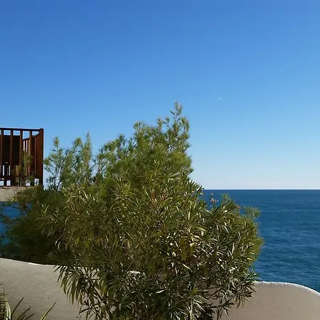 Balcony Pool & Seaside