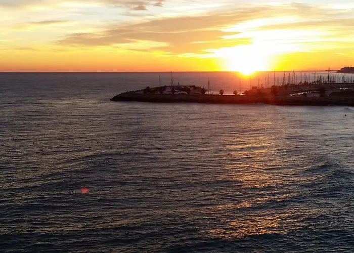 Apartment Balcony Pool & Seaside